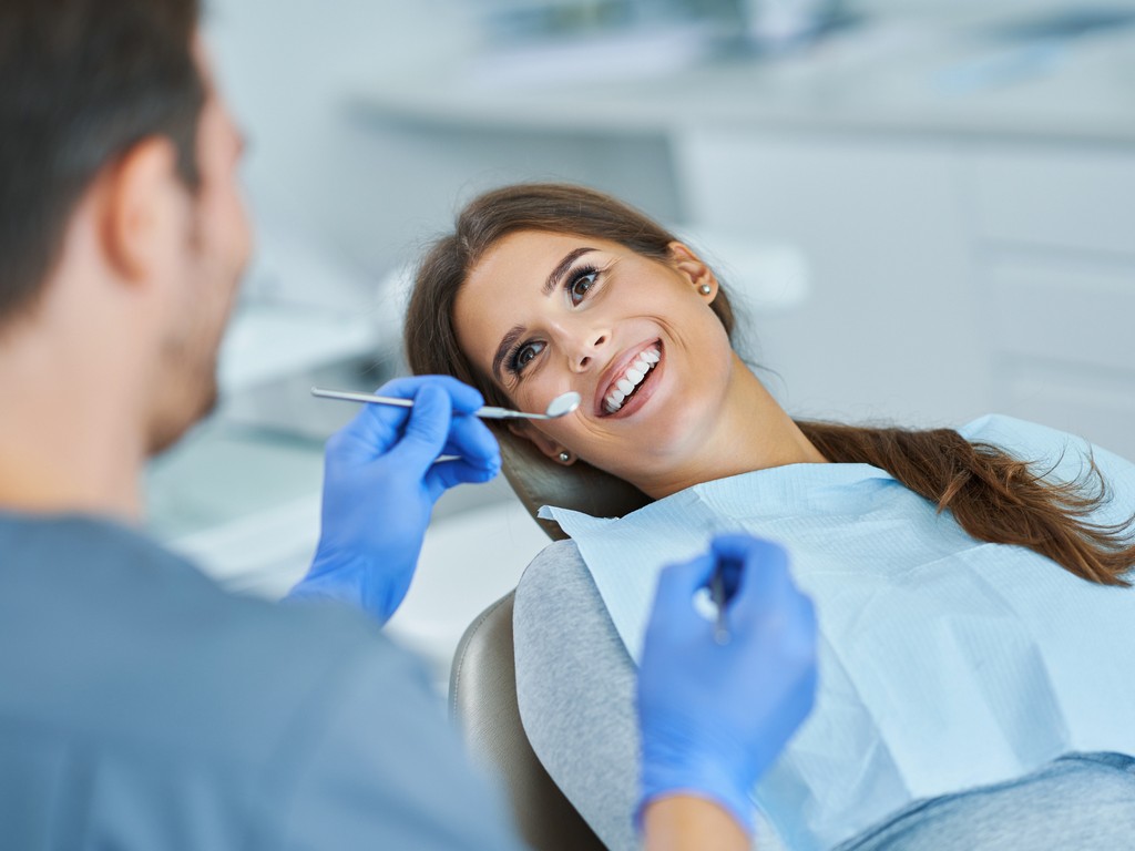 Улыбка на всю жизнь: как сохранить здоровье зубов в любом возрасте